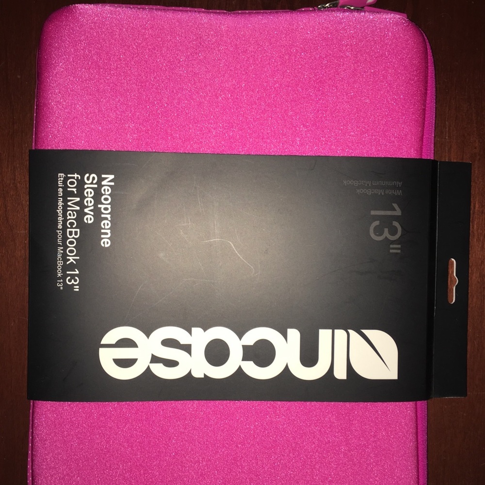 Incase 13” computer zip case, magenta